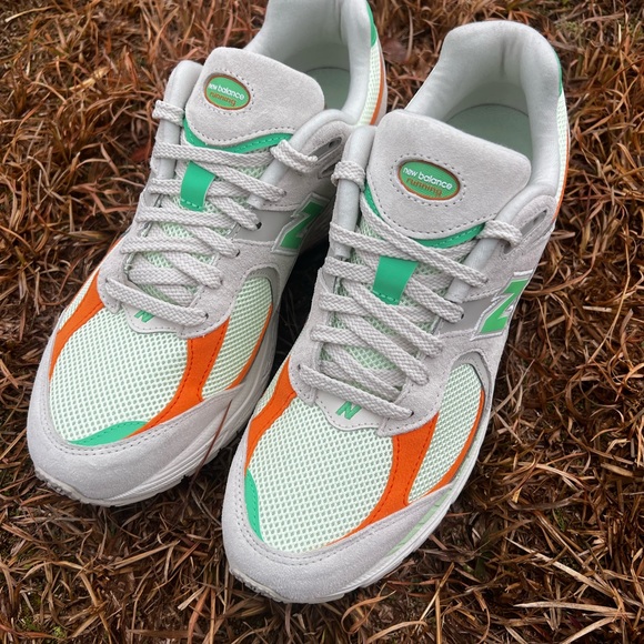 NEW New Balance size 10 Mens 2002R Candy Apple Green shoes - Picture 4 of 13